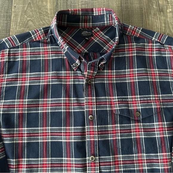 LL Bean Button Down Plaid Shirt
100% cotton
Men’s XL
Navy Red White - Picture 3 of 7